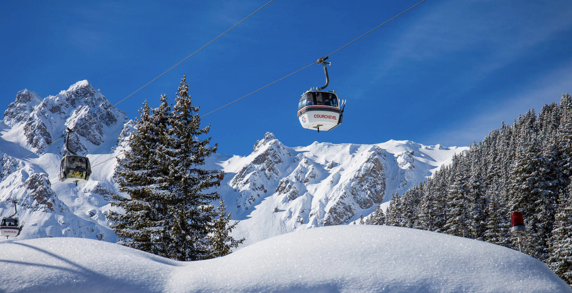 Courchevel 1850  accès direct sur un front de neige 