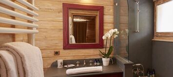 Luxury Chalet with Alpine Charm in Méribel Village