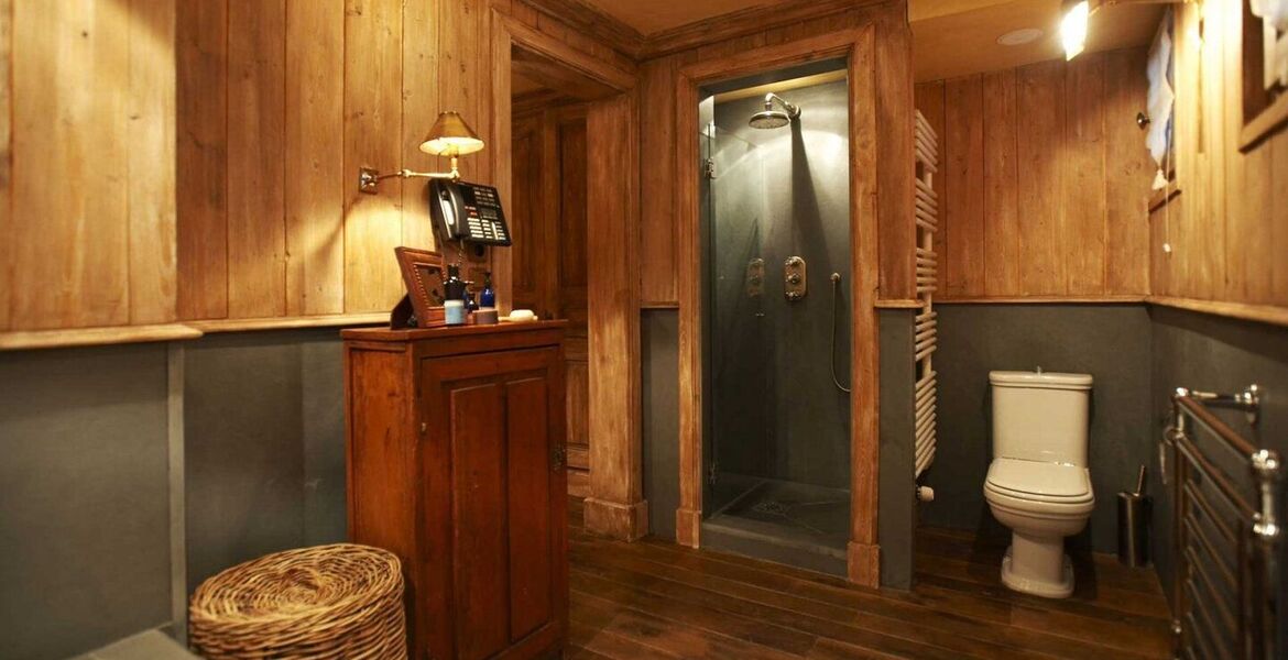Luxury Chalet with Alpine Charm in Méribel Village