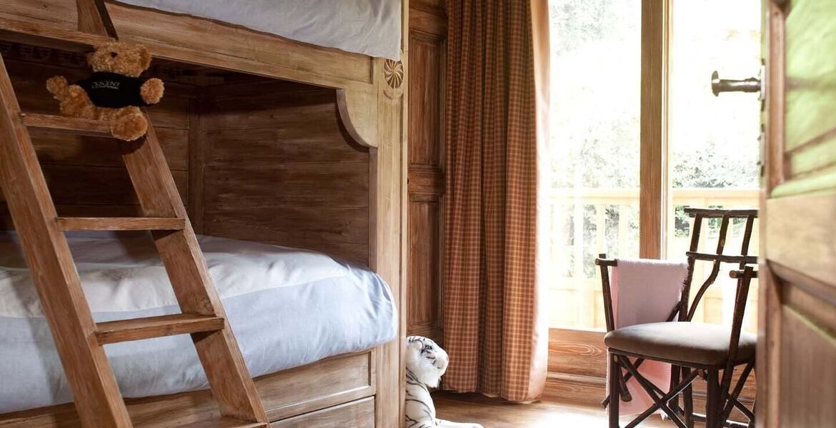 Luxury Chalet with Alpine Charm in Méribel Village