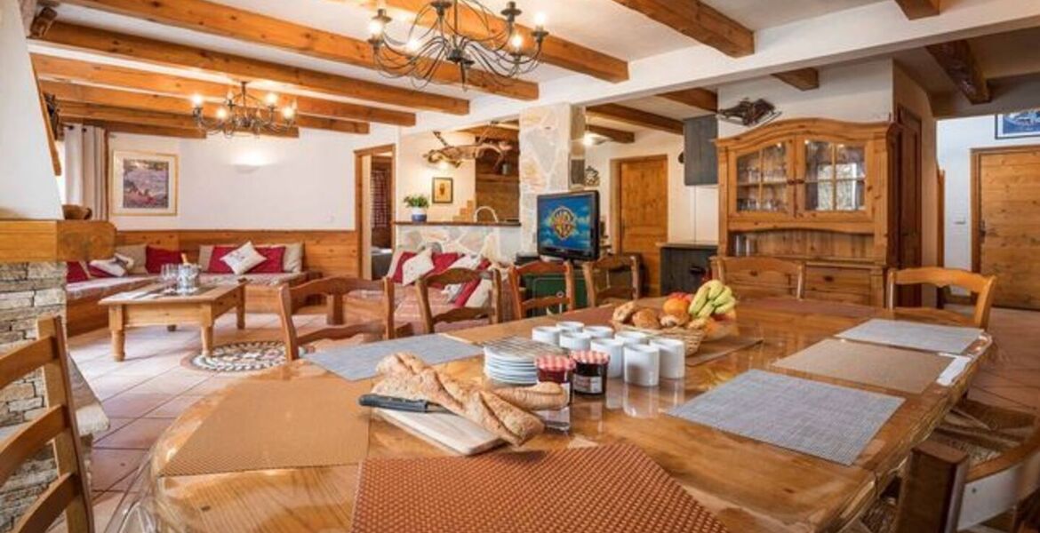 Traditional Savoyard Chalet with Cosy Log Cabin Feel