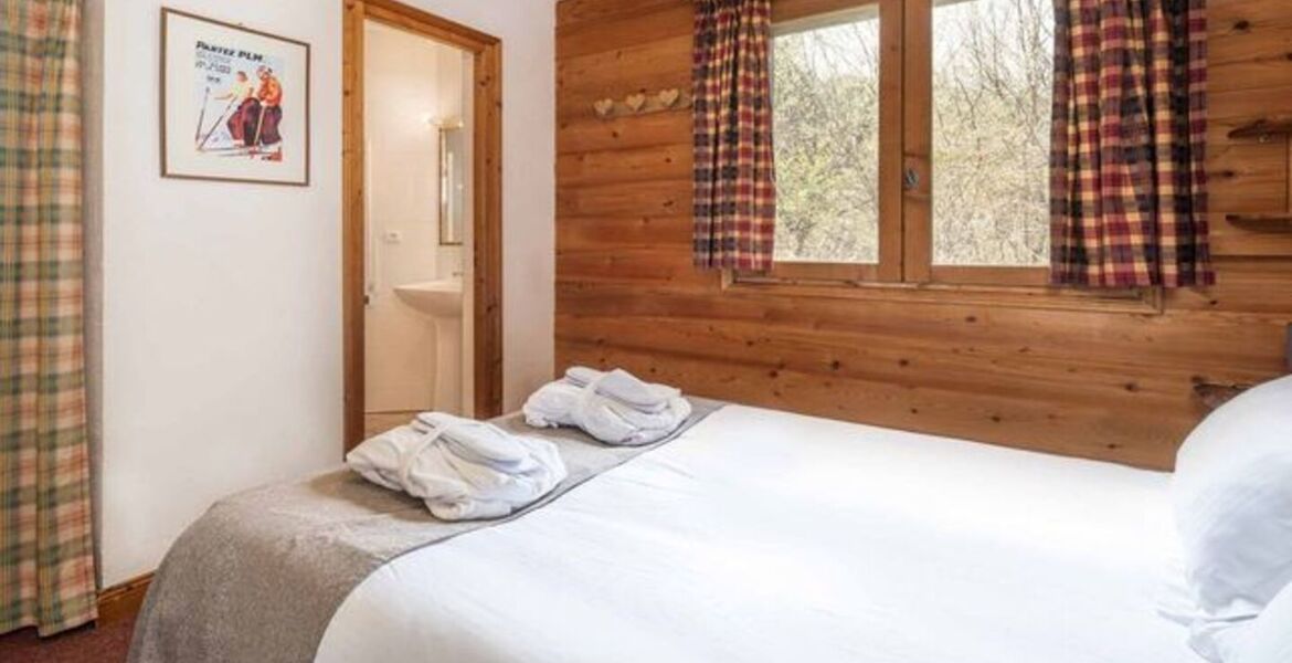 Traditional Savoyard Chalet with Cosy Log Cabin Feel