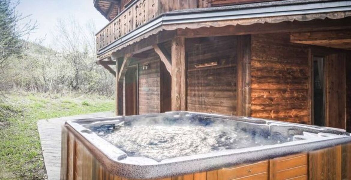 Traditional Savoyard Chalet with Cosy Log Cabin Feel