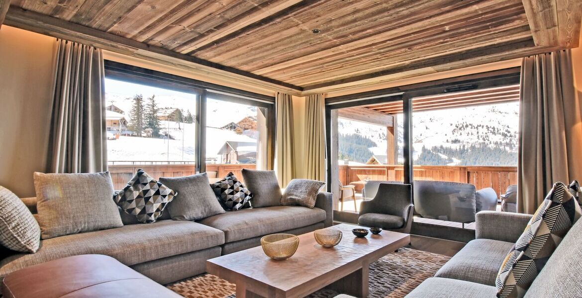 Luxurious Alpine Apartment with Ski-In/Ski-Out Access